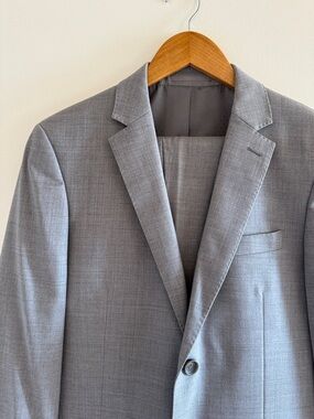 Tailored Light Gray Men's Suit Jacket - Sleek Professional Look